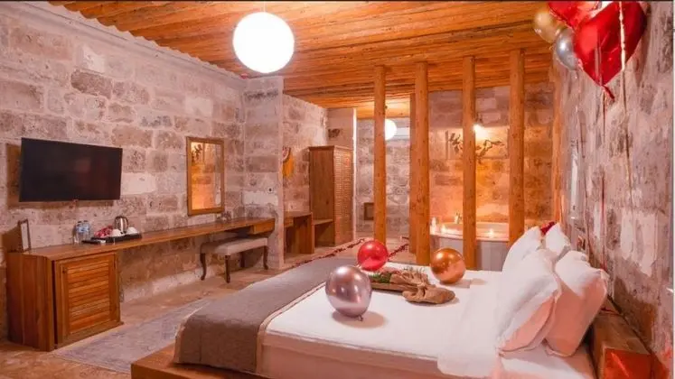 King Suite, Vadi Manzaralı, Şömineli ve Jakuzili