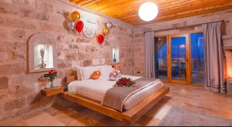 King Suite, Vadi Manzaralı, Şömineli ve Jakuzili
