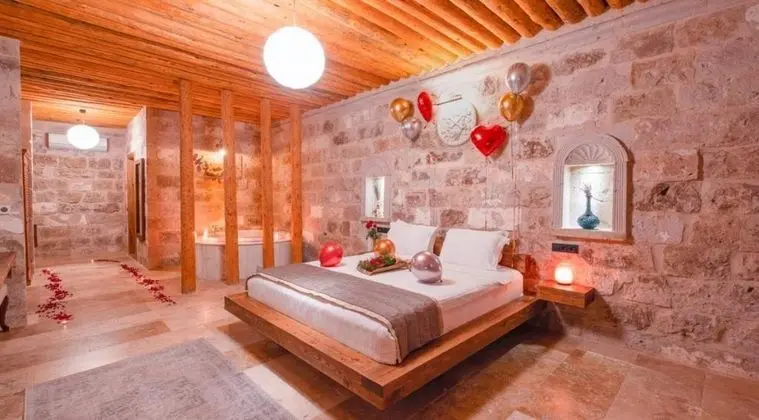 King Suite, Vadi Manzaralı, Şömineli ve Jakuzili