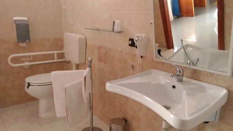 Basic İki Ayrı Yataklı Oda