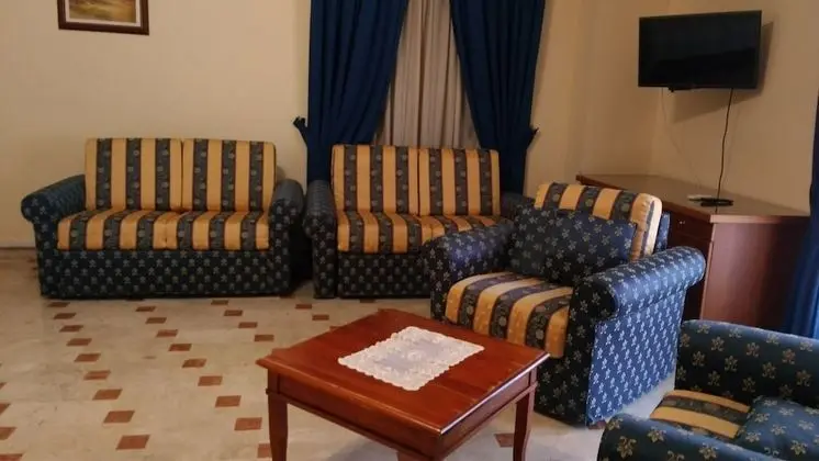 Junior Süit, Balkon