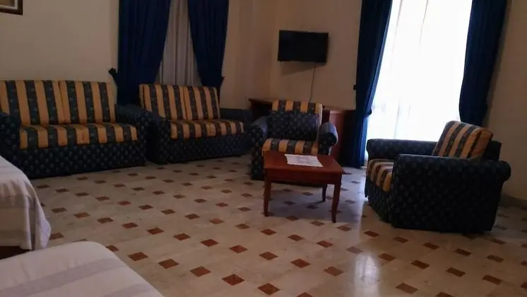 Junior Süit, Balkon