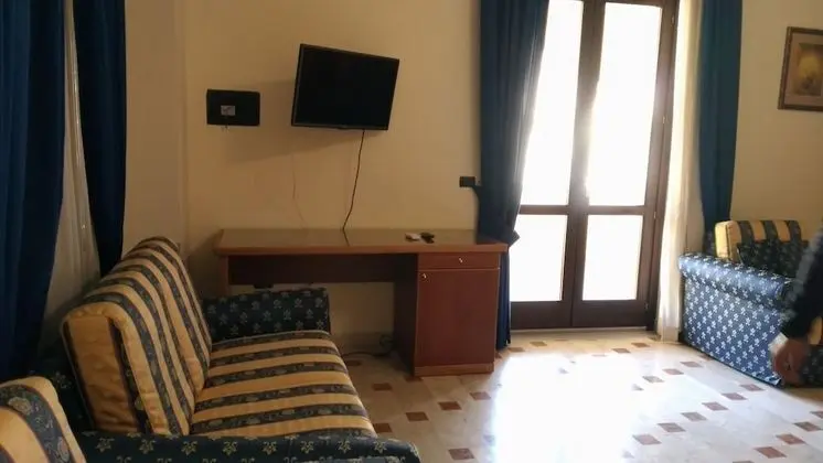 Junior Süit, Balkon