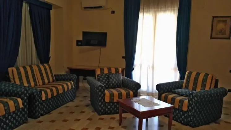 Junior Süit, Balkon