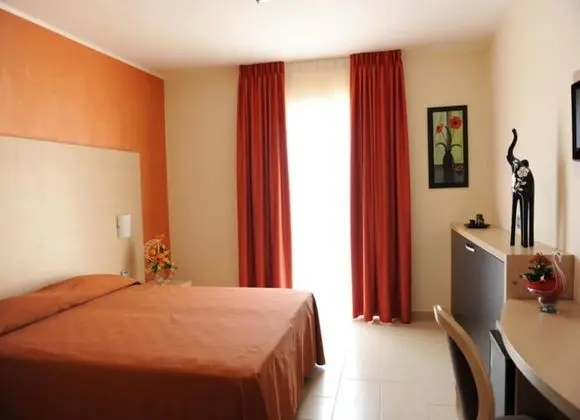 Büyük Yataklı Tek Kişilik Oda