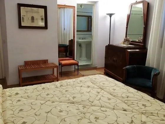 Classic Tek Büyük Yataklı Oda