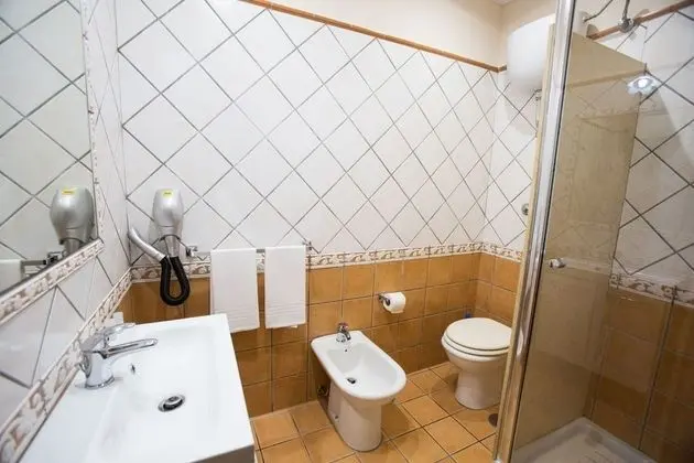 Deluxe Üç Kişilik Oda