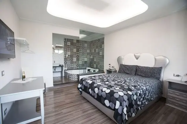 Junior Süit, Sıcak Su Küveti