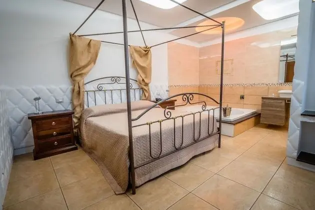 Junior Süit, Sıcak Su Küveti