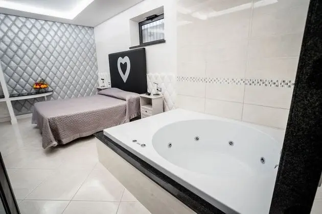 Junior Süit, Sıcak Su Küveti