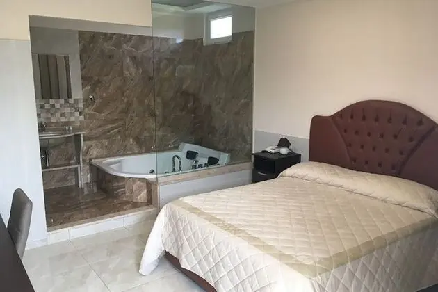 Junior Süit, Sıcak Su Küveti