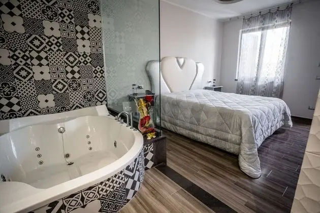 Junior Süit, Sıcak Su Küveti