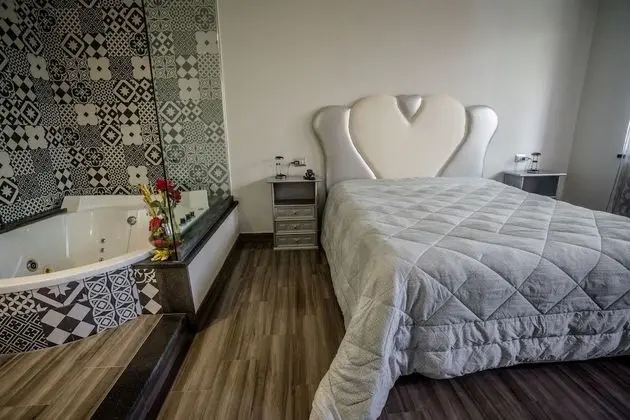 Junior Süit, Sıcak Su Küveti