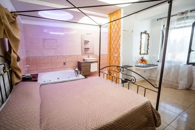 Junior Süit, Sıcak Su Küveti