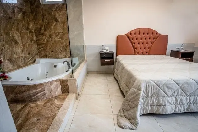 Junior Süit, Sıcak Su Küveti