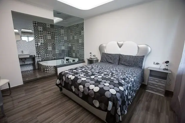 Junior Süit, Sıcak Su Küveti