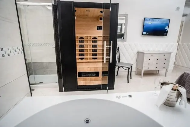 Junior Süit, Sıcak Su Küveti