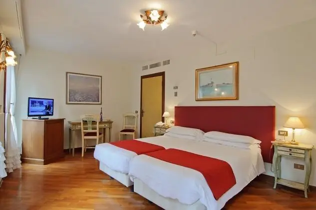 Classic Tek Büyük veya İki Ayrı Yataklı Oda