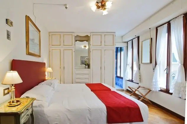 Classic Tek Büyük veya İki Ayrı Yataklı Oda