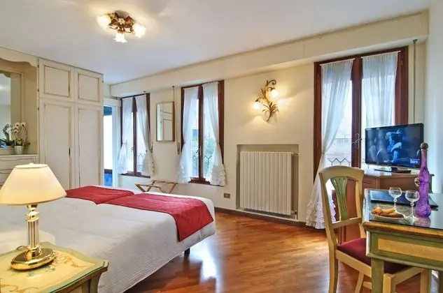 Classic Tek Büyük veya İki Ayrı Yataklı Oda