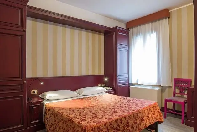 Classic Tek Büyük veya İki Ayrı Yataklı Oda