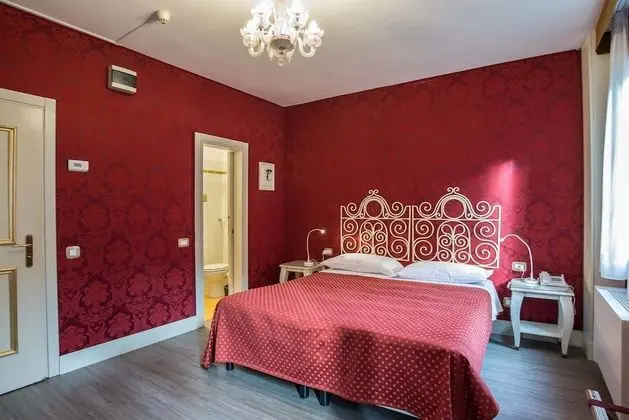 Classic Tek Büyük veya İki Ayrı Yataklı Oda