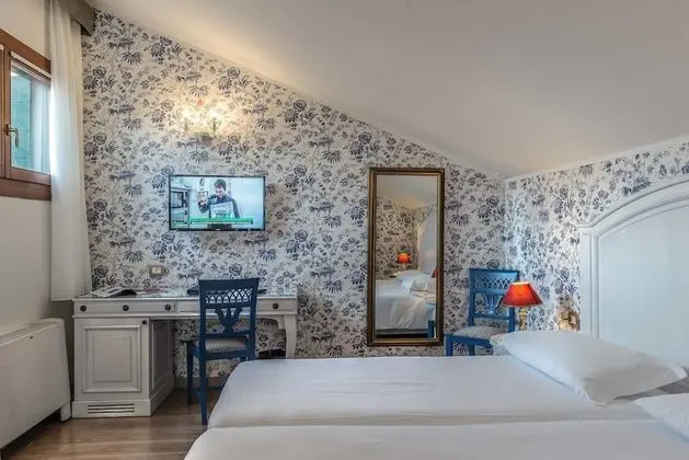 Classic Tek Büyük veya İki Ayrı Yataklı Oda