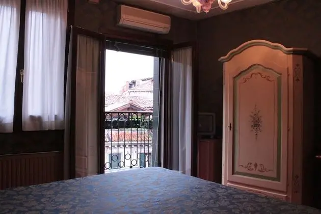 Classic Tek Büyük veya İki Ayrı Yataklı Oda