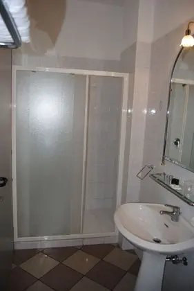 Üç Kişilik Oda