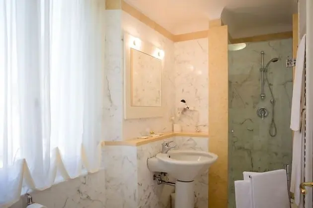 Junior Süit, Sigara İçilmez