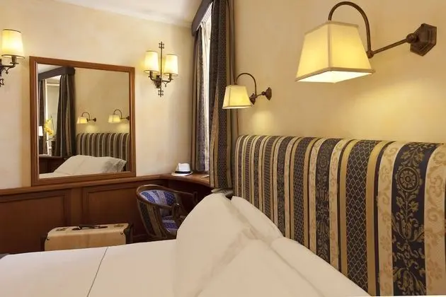 Basic Tek Büyük Yataklı Oda