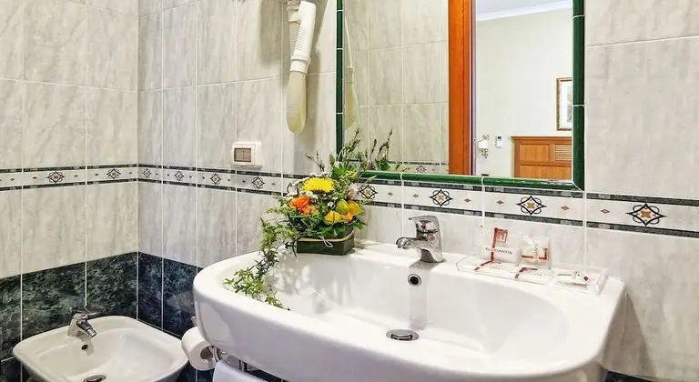 Comfort Tek Büyük Yataklı Oda