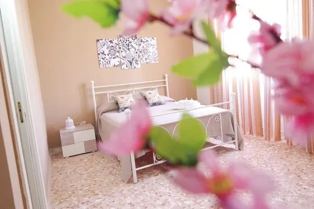 Tek Büyük Yataklı Oda, Özel Banyo (Sandy)