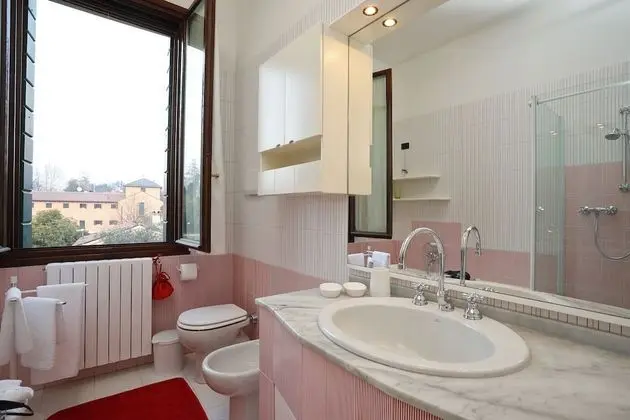 Tek Büyük veya İki Ayrı Yataklı Oda, Balkon