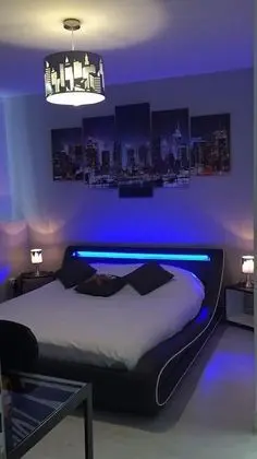 Tek Büyük Yataklı Oda, Avlu