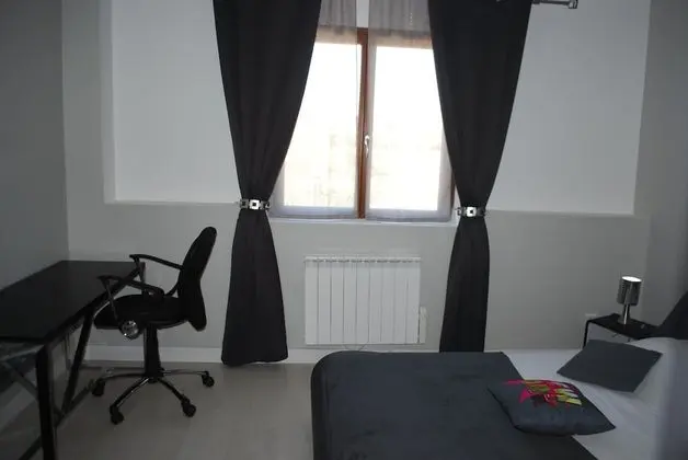 Tek Büyük Yataklı Oda, Avlu