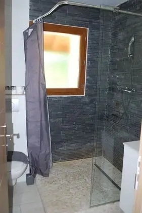 Tek Büyük Yataklı Oda, Avlu