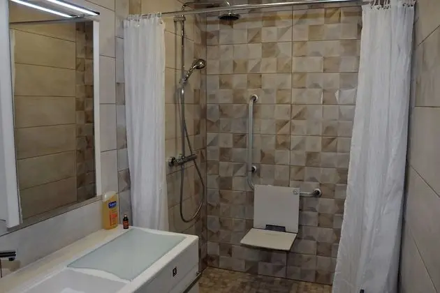 Tek Büyük veya İki Ayrı Yataklı Oda, Engellilere Uygun, Bahçe Manzaralı (COQ - RDC - PMR)