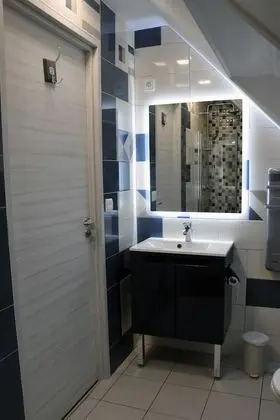 Tek Büyük Yataklı Oda, Özel Banyo, Avlu Manzaralı (Cochon Etage)
