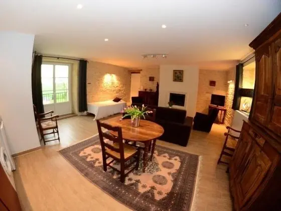 Superior Apart Daire, Banyolu/Duşlu, Bahçe Manzaralı