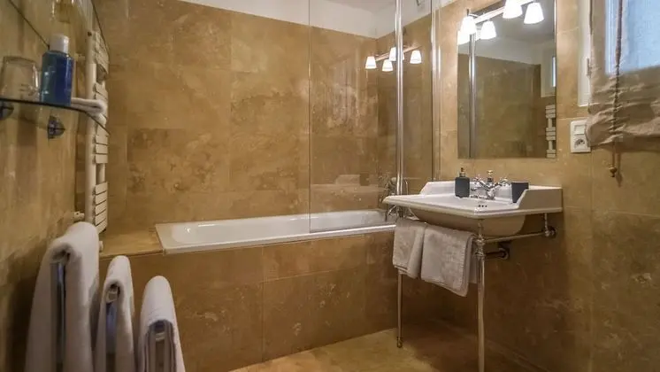 Deluxe Tek Büyük Yataklı Oda (Madeleine)