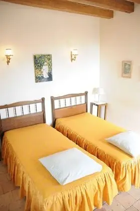 Üç Kişilik Oda (Jaune)