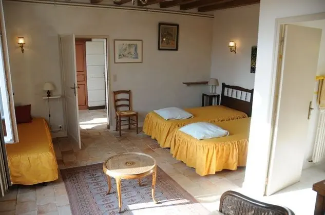 Üç Kişilik Oda (Jaune)