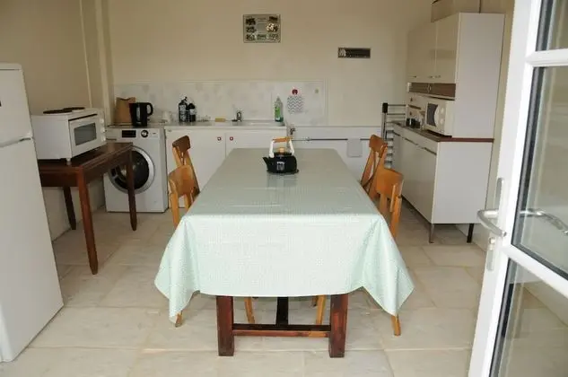 Üç Kişilik Oda (Jaune)