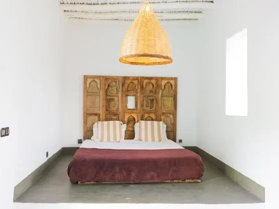 Traditional Tek Büyük Yataklı Oda