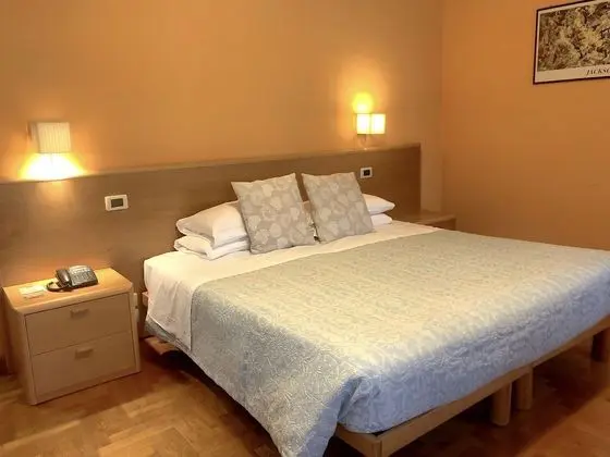 Family Üç Kişilik Oda, Birden Çok Yatak, Balkon, Avlu Manzaralı