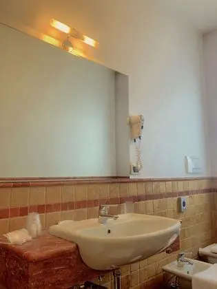 Family Üç Kişilik Oda, Birden Çok Yatak, Balkon, Avlu Manzaralı