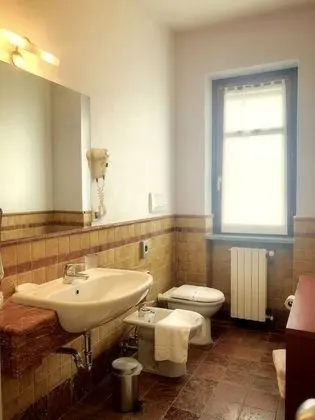 Family Üç Kişilik Oda, Birden Çok Yatak, Balkon, Avlu Manzaralı
