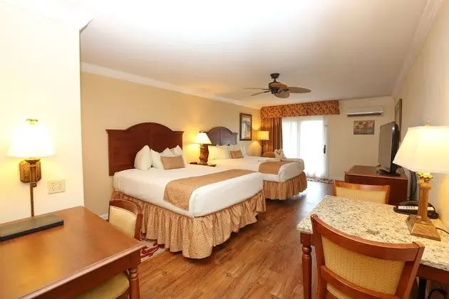 Deluxe Room, Partial Oceanview, 2 Queen Beds, Balcony