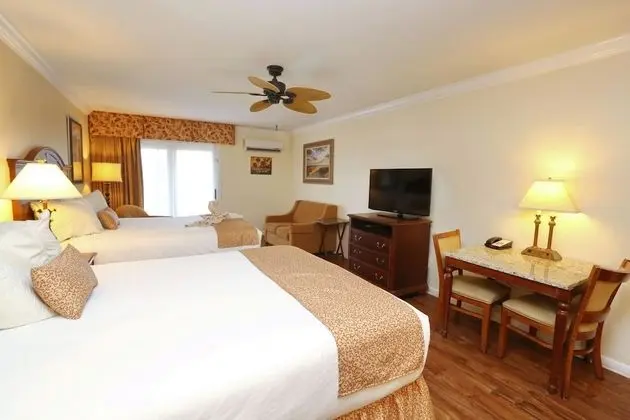 Deluxe Room, Partial Oceanview, 2 Queen Beds, Balcony